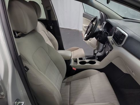 Used 2020 Kia Sportage LX AWD/4WD image 23