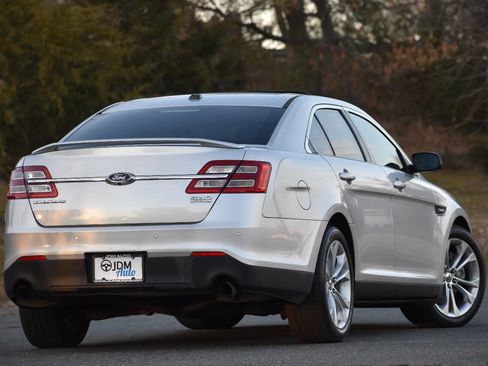 Used 2013 Ford Taurus SHO image 5