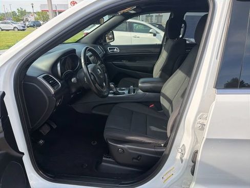 Used 2021 Jeep Grand Cherokee Laredo AWD/4WD image 18