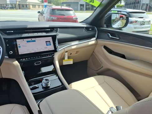 New 2026 Jeep Grand Cherokee Limited AWD/4WD image 10