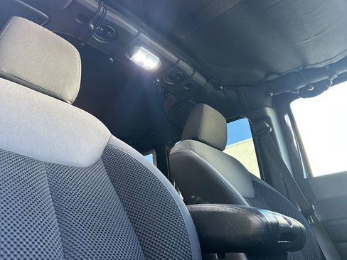 Used 2017 Jeep Wrangler Unlimited Sport AWD/4WD image 17