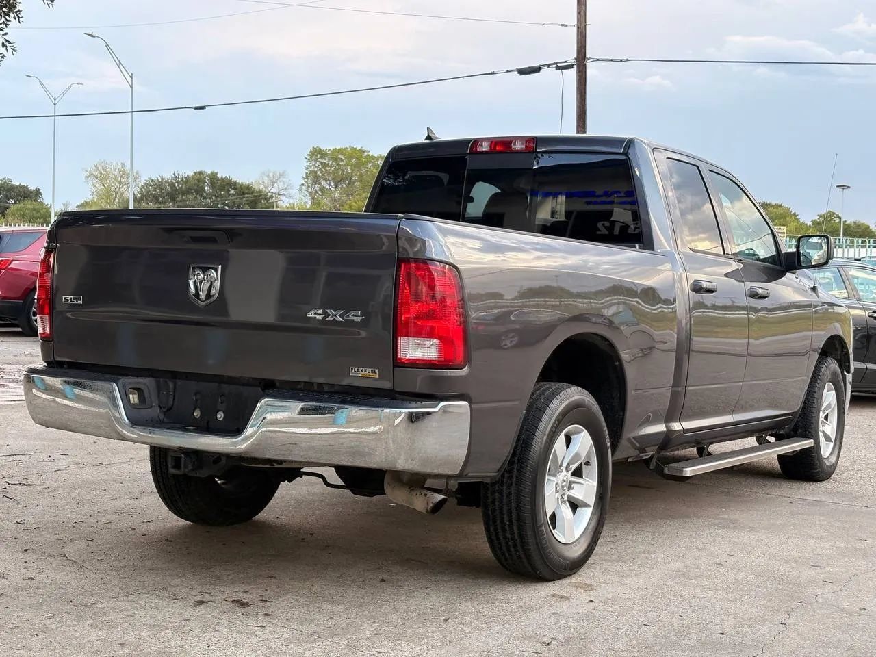 Used 2019 RAM 1500 Classic SLT w/ Luxury Group AWD/4WD image 3