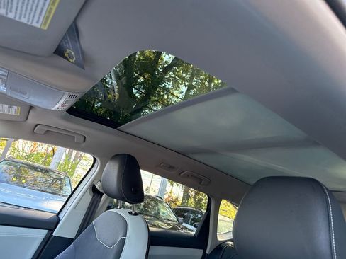 New 2025 Volkswagen Taos SE image 13