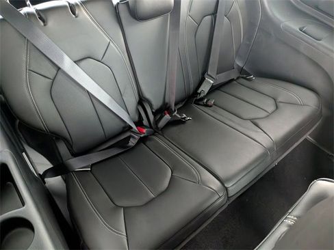 New 2026 Chrysler Pacifica Select image 30