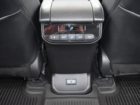 Used 2024 Toyota Highlander XLE image 18