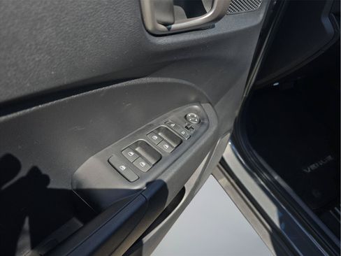 Certified 2025 Hyundai Venue SEL FWD image 22
