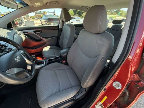 Used 2014 Hyundai Elantra SE FWD image 16