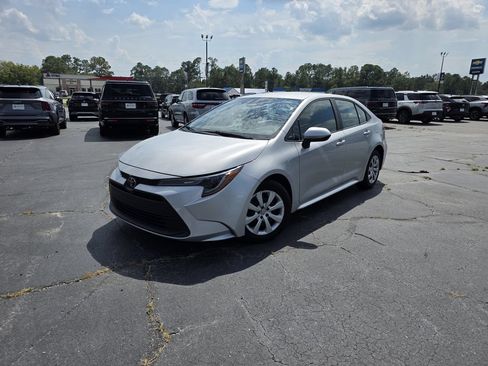 Used 2024 Toyota Corolla LE FWD image 2