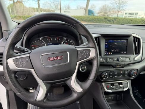 Used 2024 GMC Terrain SLE image 13