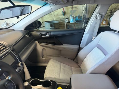 Used 2014 Toyota Camry LE FWD image 32