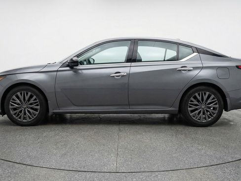 Used 2025 Nissan Altima 2.5 SV FWD image 5