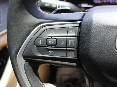 Used 2025 Jeep Grand Cherokee L Limited w/ Luxury Tech Group II AWD/4WD image 15
