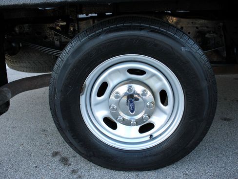 Used 2005 Ford F250 XL image 10