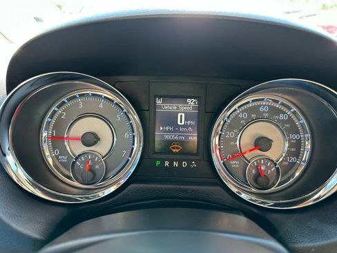 Used 2014 Chrysler Town & Country Touring FWD image 21