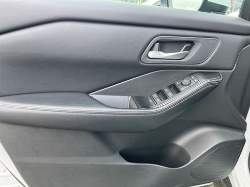 Used 2025 Nissan Rogue SV AWD/4WD image 18