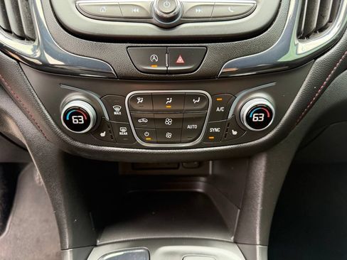 Used 2022 Chevrolet Equinox RS FWD image 23