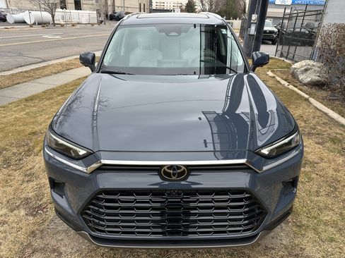 Used 2025 Toyota Grand Highlander Limited AWD image 12