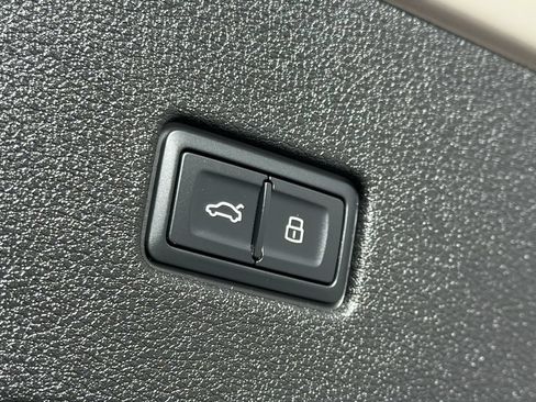 Used 2023 Audi Q8 Prestige AWD/4WD image 43