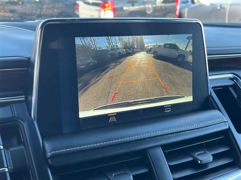 Used 2023 Chevrolet Suburban Premier image 29