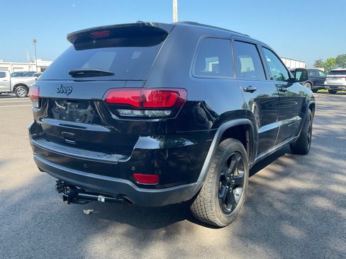 Used 2020 Jeep Grand Cherokee Laredo AWD/4WD image 4