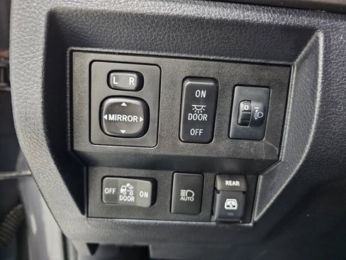 Used 2018 Toyota Tundra SR5 image 27