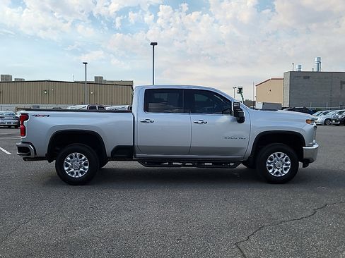 Used 2022 Chevrolet Silverado 2500 LTZ w/ LTZ Convenience Package AWD/4WD image 8