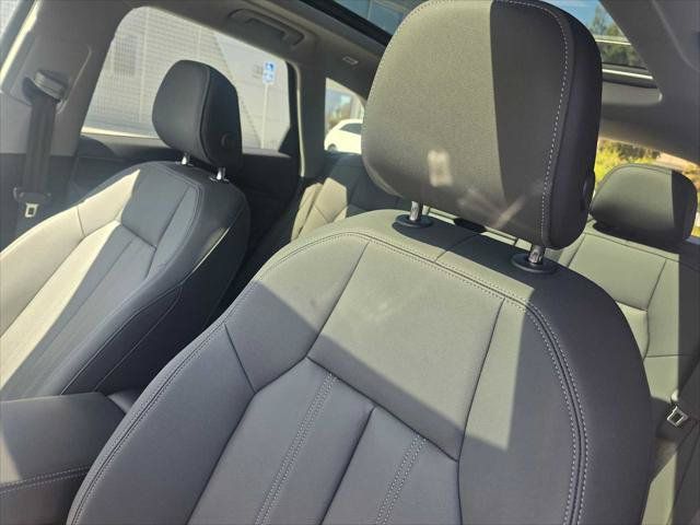 Used 2025 Audi Q5 Premium w/ Convenience Package AWD/4WD image 25
