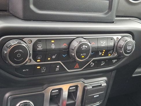 Used 2021 Jeep Wrangler Sport AWD/4WD image 15