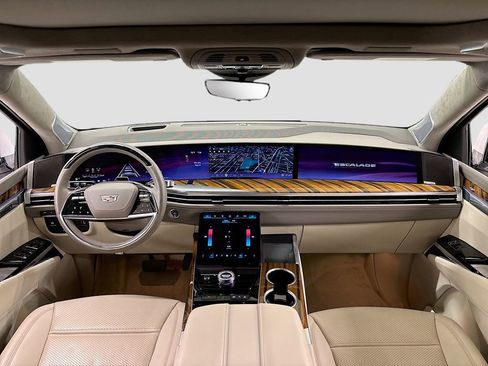 Used 2025 Cadillac Escalade Sport Platinum w/ LPO, Floor Liner Package AWD/4WD image 9