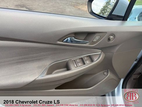 Used 2018 Chevrolet Cruze LS FWD image 15