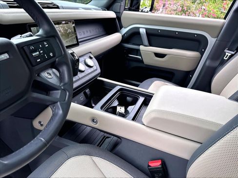 Used 2024 Land Rover Defender 110 X-Dynamic SE AWD/4WD image 19