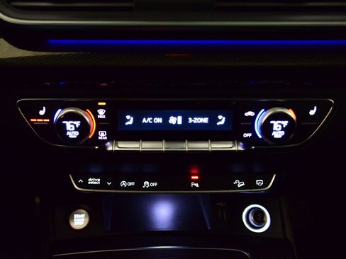 Used 2018 Audi SQ5 Prestige w/ Prestige Package image 14