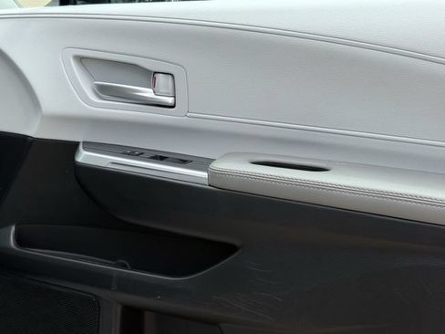 Used 2025 Toyota Sienna XLE FWD image 29