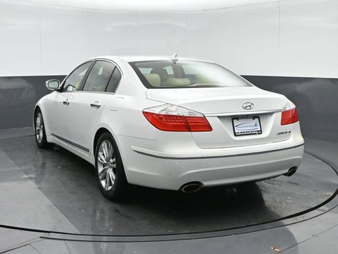 Used 2011 Hyundai Genesis 4.6 image 5