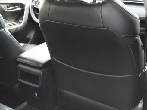 Used 2020 Toyota RAV4 LE image 32