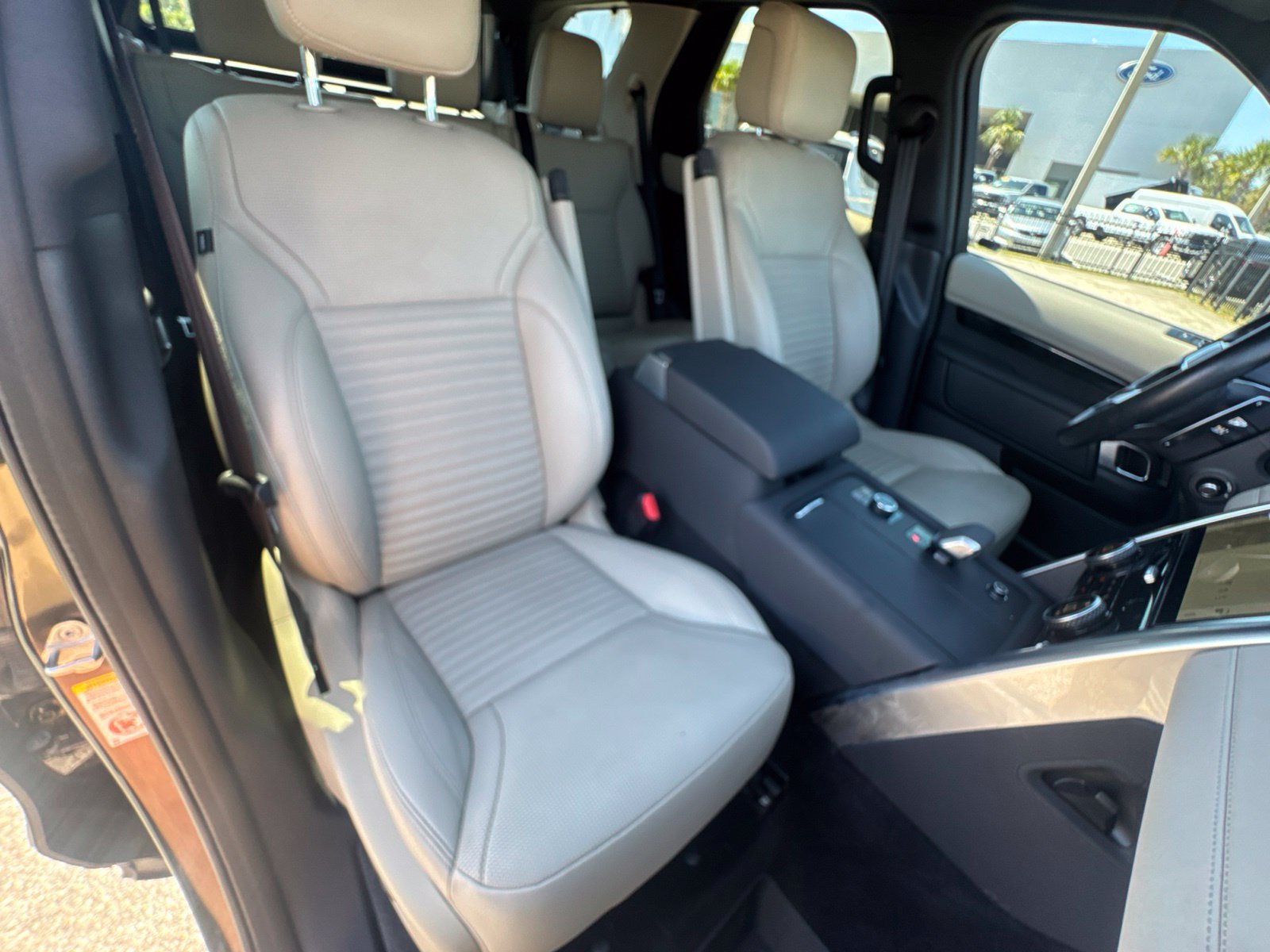 Used 2022 Land Rover Discovery S AWD/4WD image 16