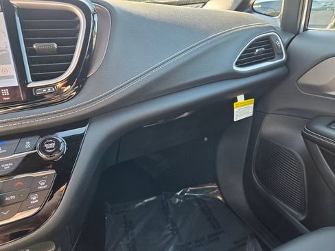 New 2026 Chrysler Pacifica Select FWD image 24