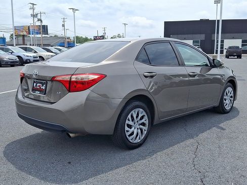 Used 2017 Toyota Corolla LE w/ Carpet Mat Package (TMS) FWD image 5