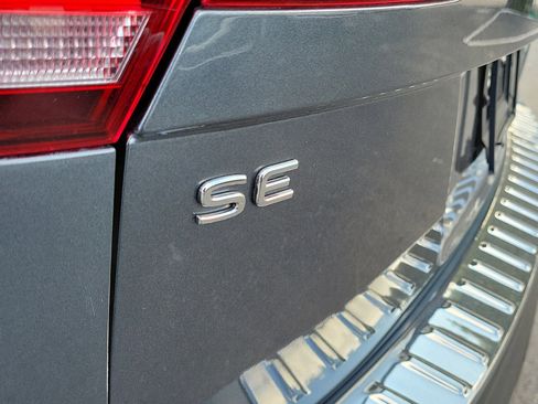 Used 2024 Volkswagen Tiguan SE R-Line FWD image 9