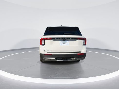 Used 2025 Ford Explorer Active w/ Active Comfort Package image 3