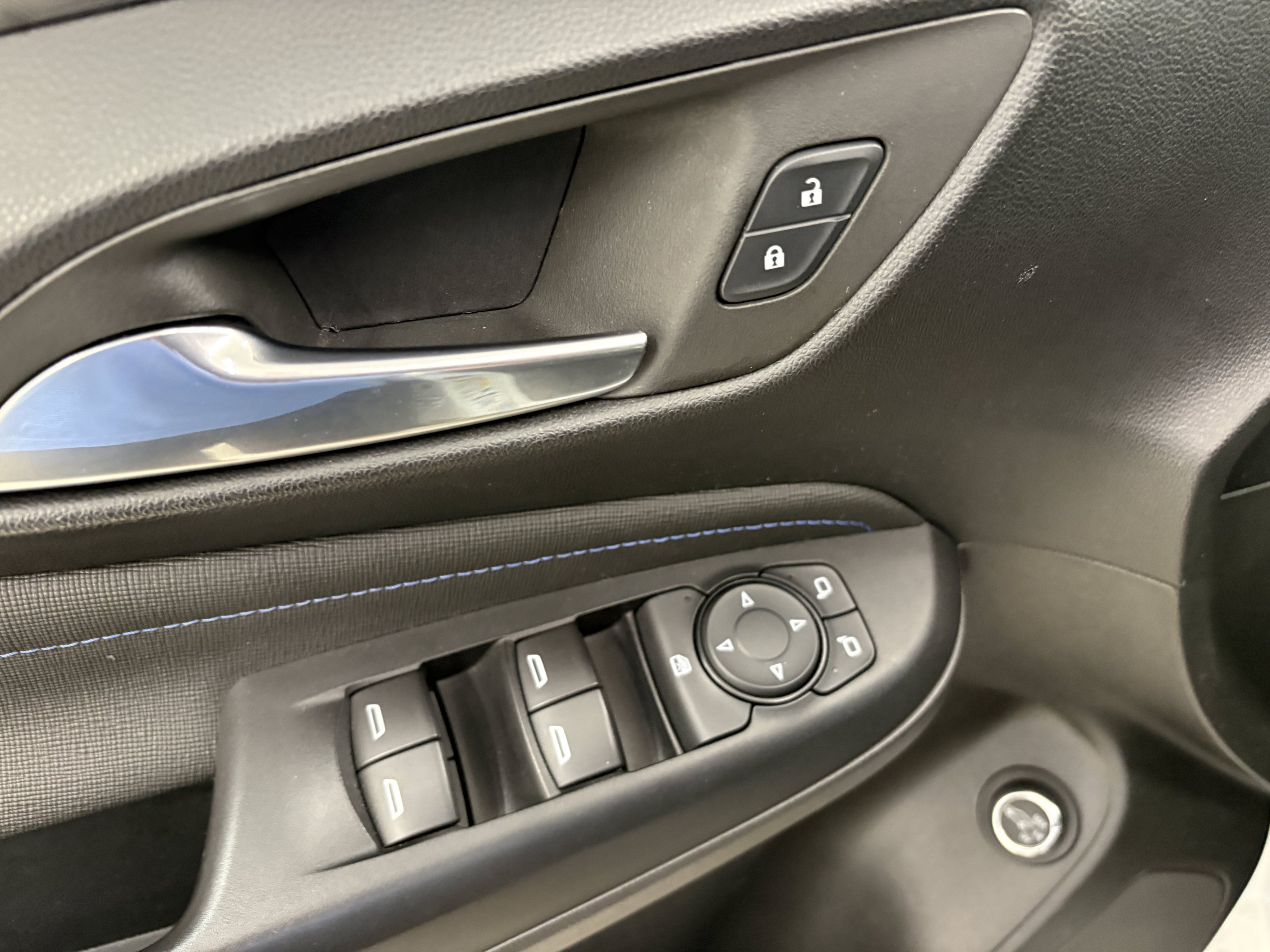 Used 2024 Buick Envista Sport Touring w/ Convenience I Package FWD image 23