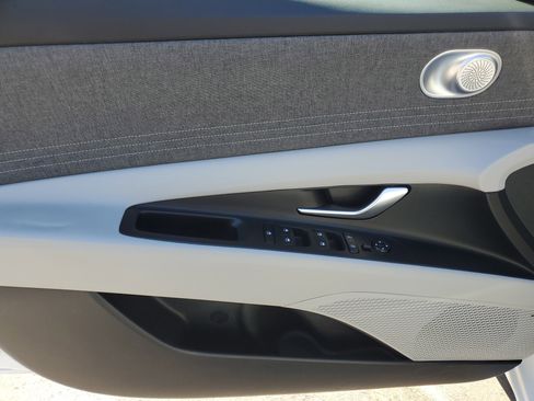 Used 2024 Hyundai Elantra Limited image 8