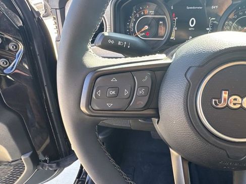 Used 2025 Jeep Gladiator Sport image 25