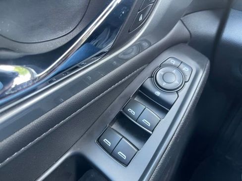 Used 2023 Chevrolet Traverse LT FWD image 12