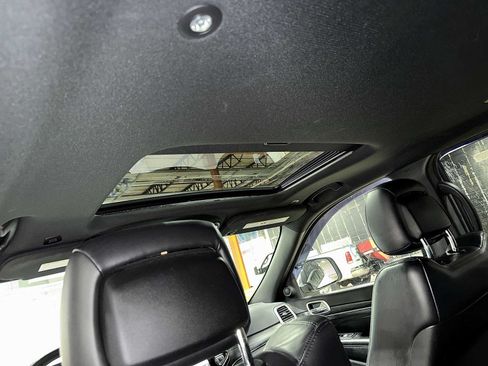 Used 2019 Jeep Grand Cherokee Limited AWD/4WD image 25