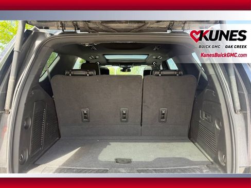Used 2023 GMC Yukon SLT w/ SLT Premium Package AWD/4WD image 5