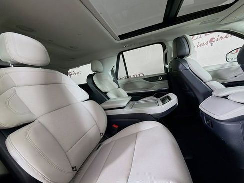 New 2026 Lincoln Navigator Reserve AWD/4WD image 32