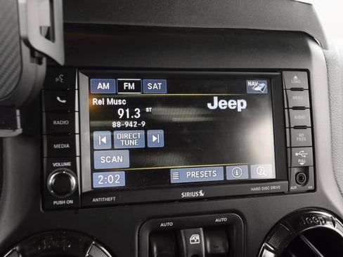 Used 2017 Jeep Wrangler Unlimited Sahara image 30