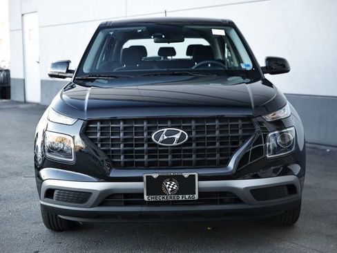 Used 2023 Hyundai Venue SE image 12