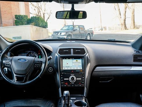 Used 2018 Ford Explorer Sport image 11